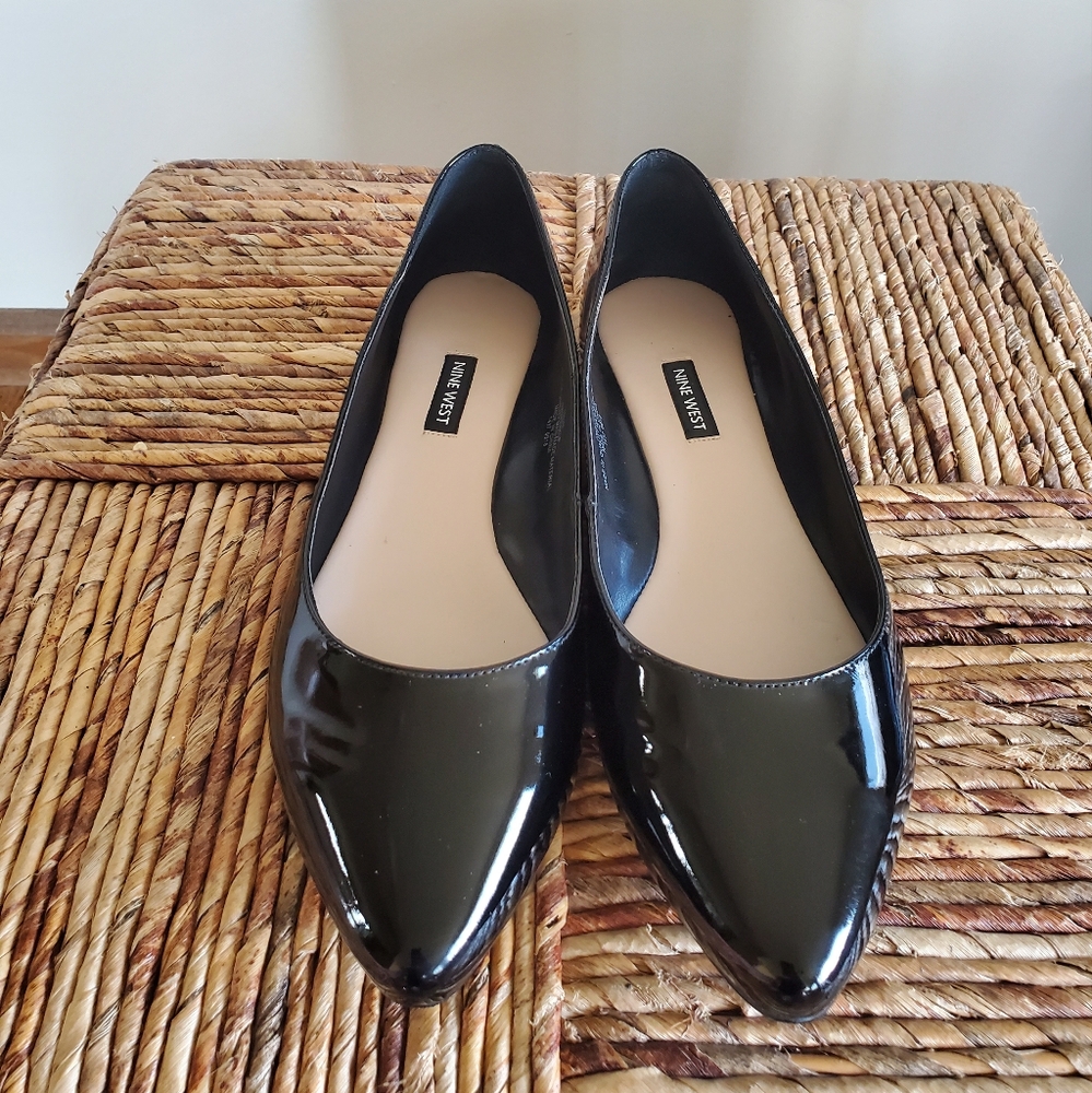 EUC Nine West Patent Flats 10.5